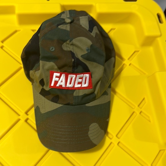 Faded hat - Picture 1 of 3